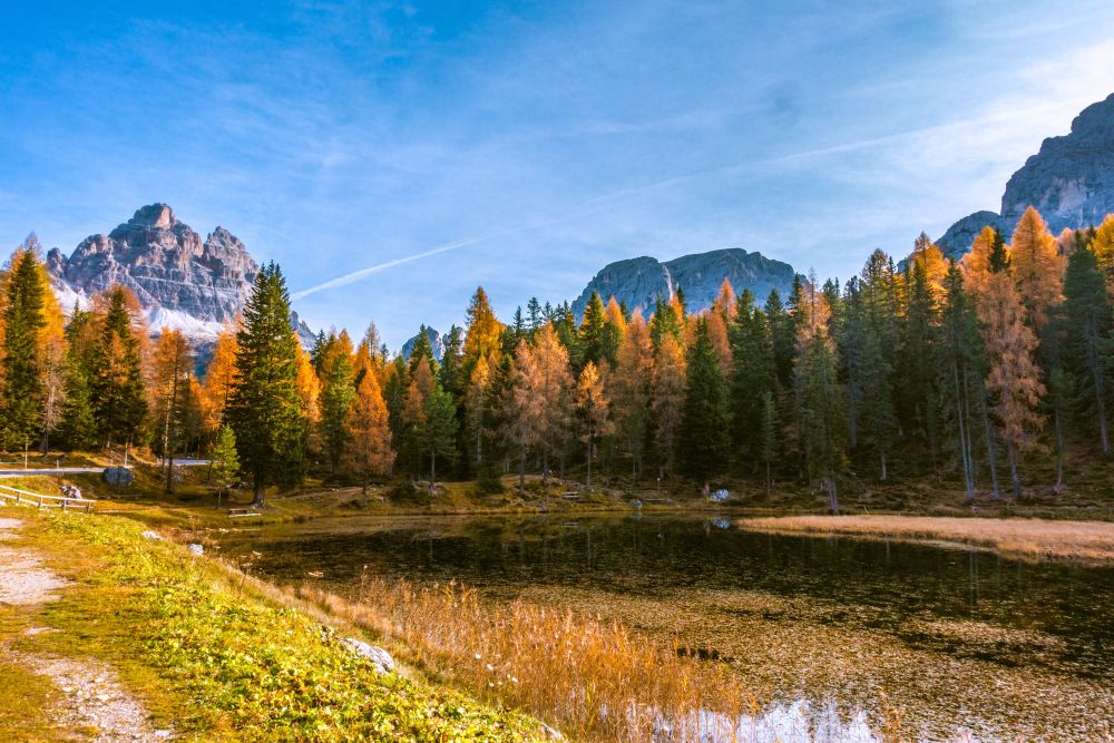 Start the hike at Lago Antorno