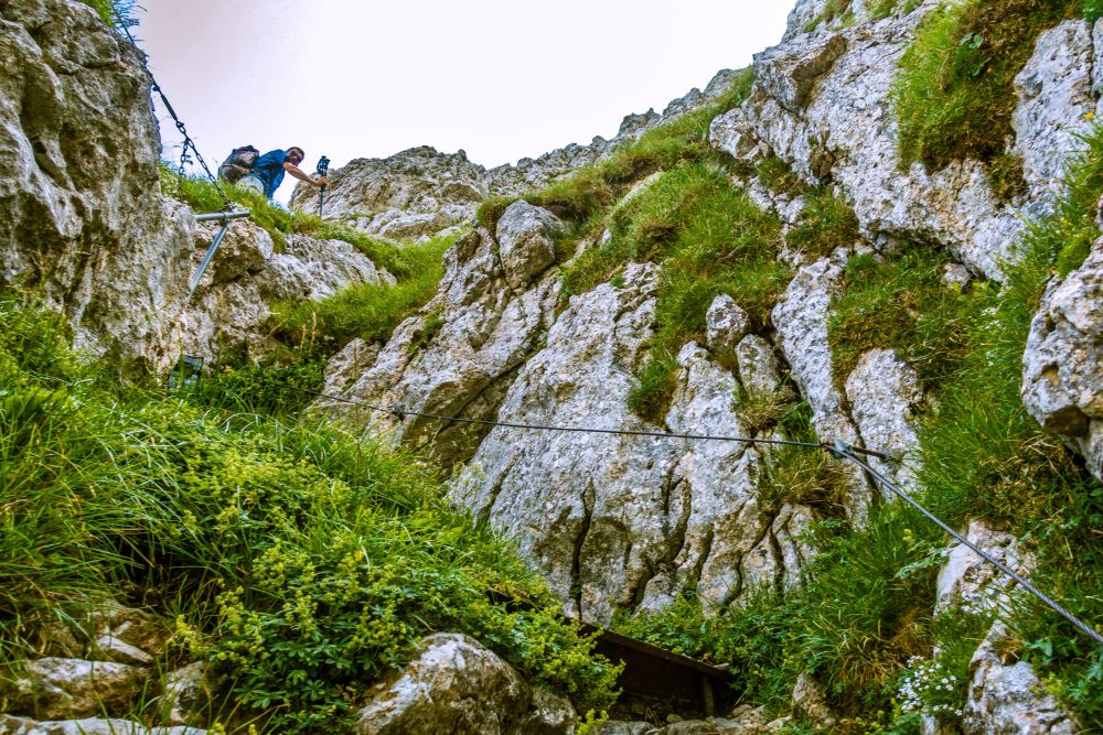 Steps upwards through the rocks to Alp Sigel