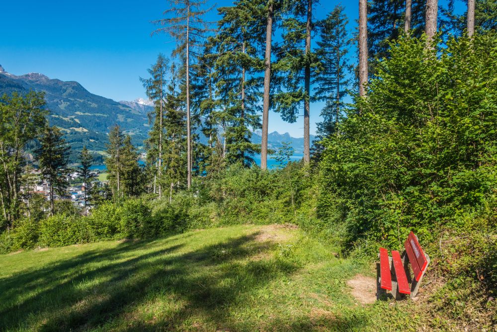 A bench and a first glimpse of lake Walensee